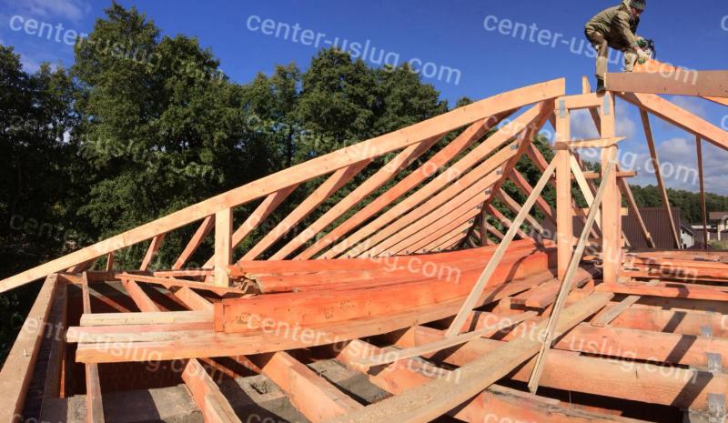 Монтаж кровли из металлочерепицы