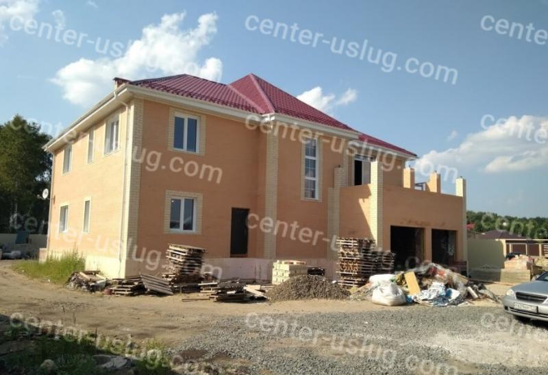 Кирпичный двухэтажный дом 